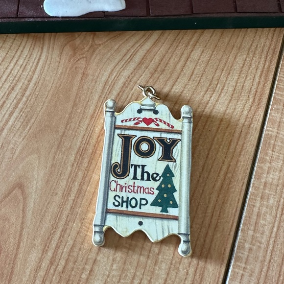 Vintage Christmas toy shop musical wooden house. Music works - see video. - Picture 6 of 13